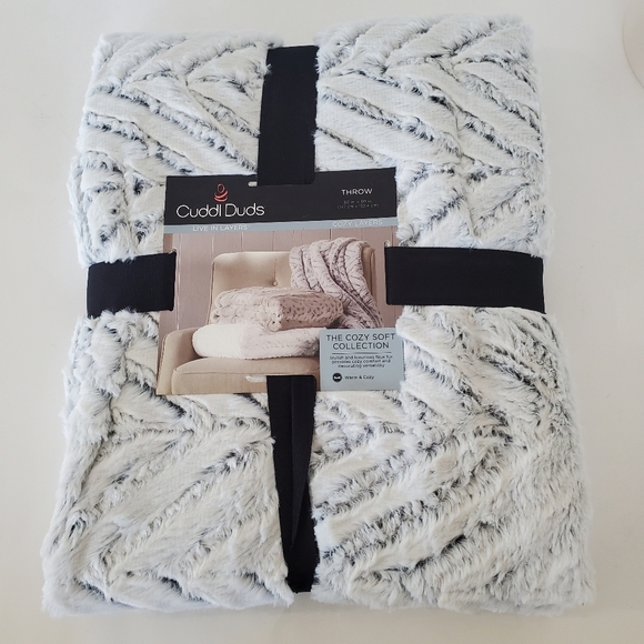 NWT CUDDL DUDS Cozy Soft Sculpted Faux Fur Throw Gray White 50" X 60" 100% Poly - Picture 10 of 10